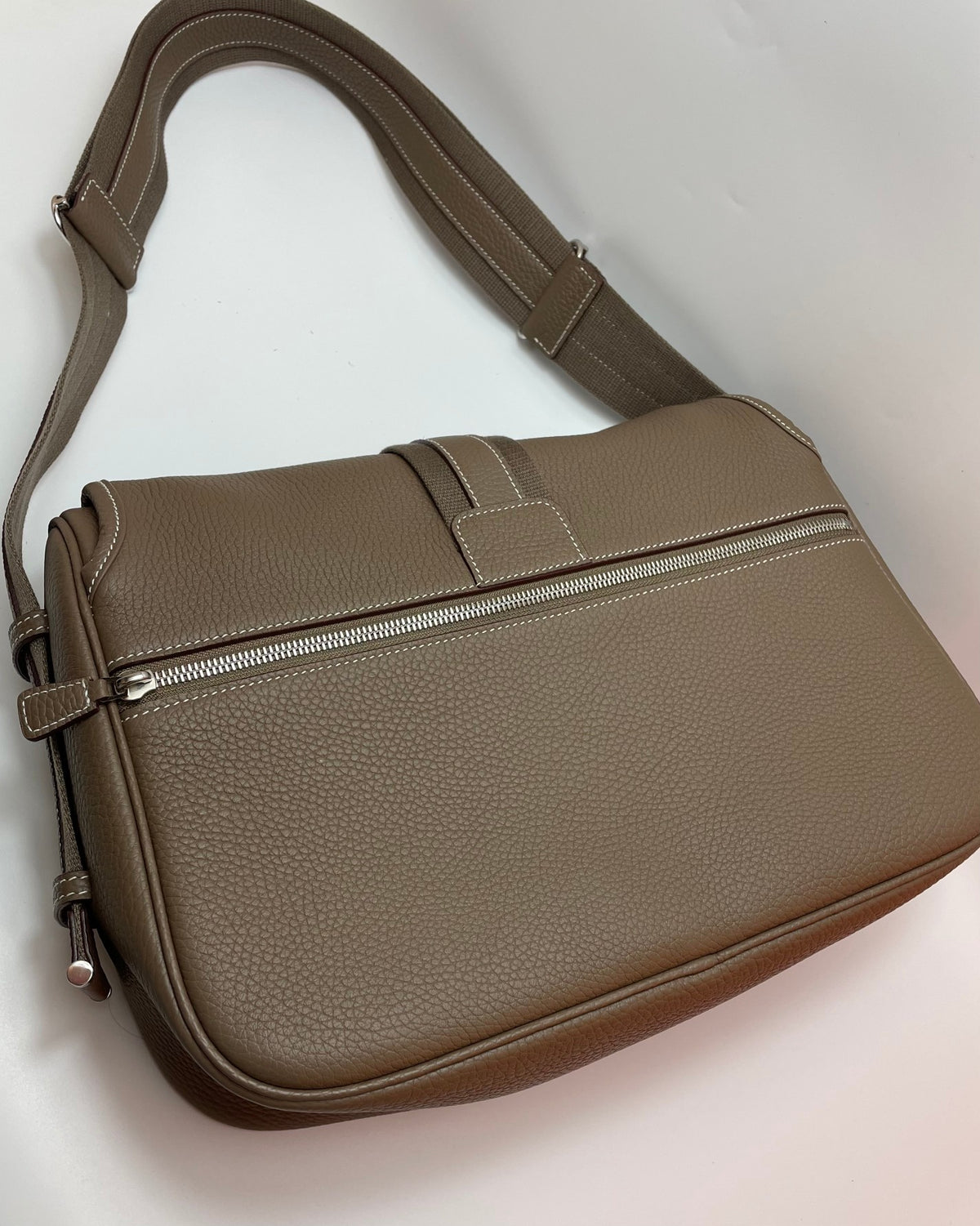Hermès Jypsiere 28 Shoulder Bag - Taupe Clemence Leather with Palladium Hardware