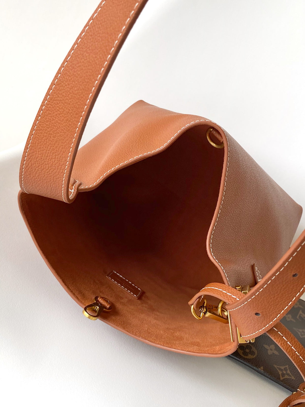Saint Laurent Le 5 à 7 Supple Large Brown Grained Leather Shoulder Bag