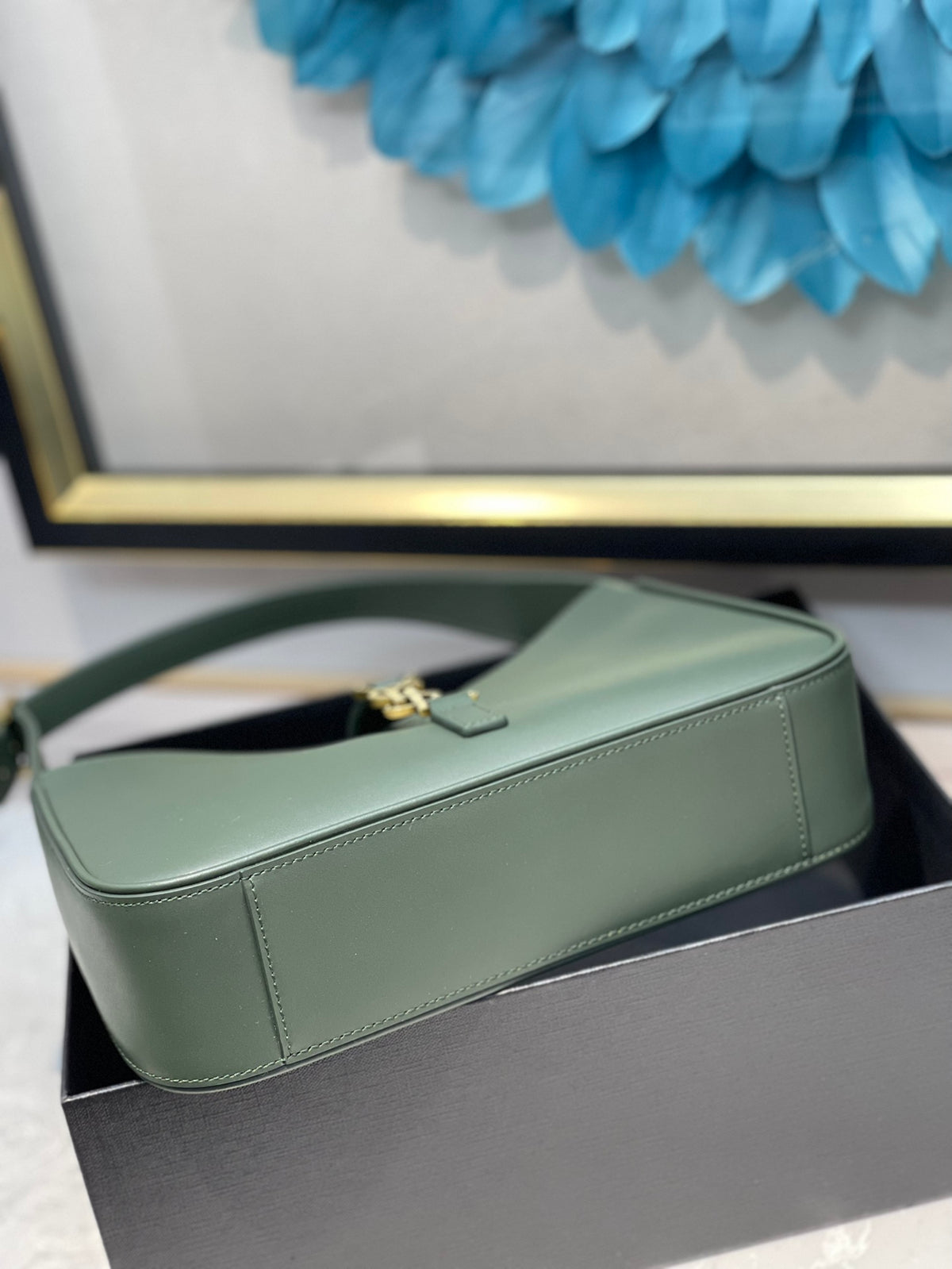 Saint Laurent Le 5 à 7 Hobo Bag in Smooth Leather - Forest Green