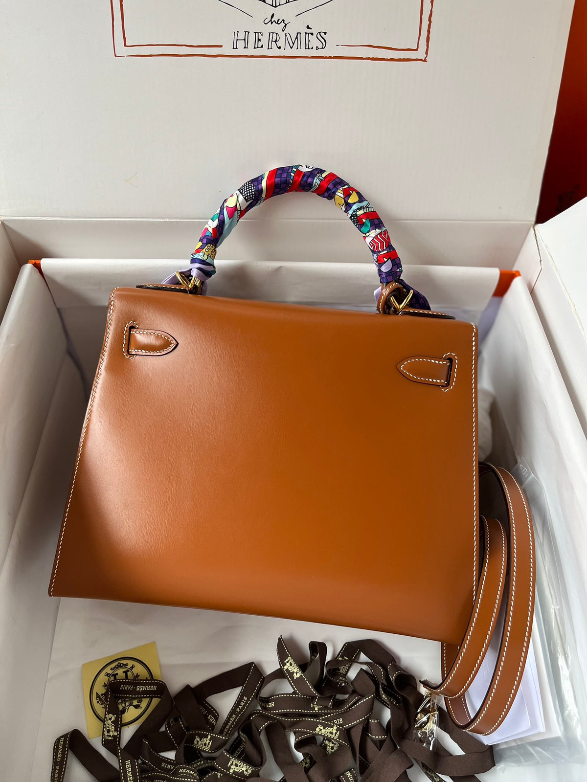 Hermès Kelly Bag Gold Leather with Gold Hardware and Twilly Scarf