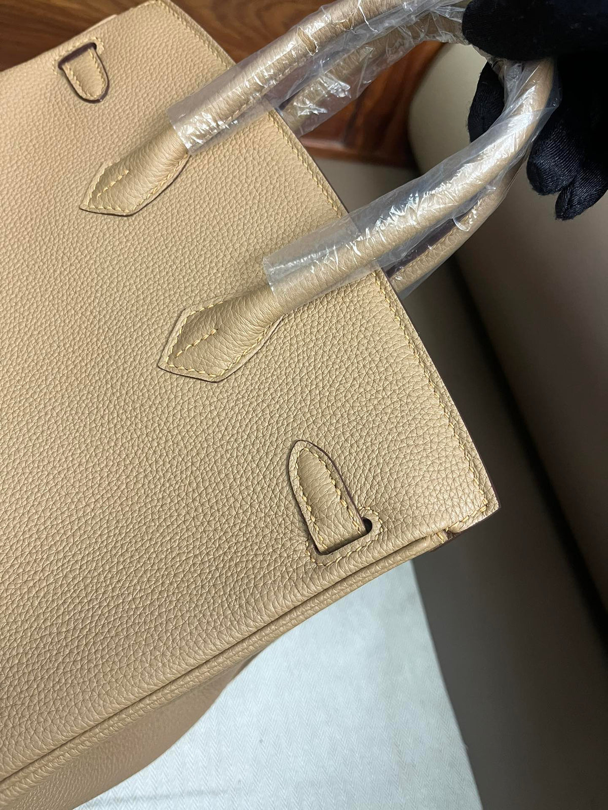 Classic Tan Leather Handbag with Gold Hardware - Elegant Top Handle Tote