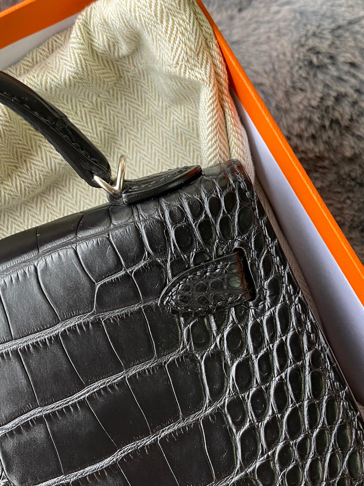 Luxury Black Crocodile Embossed Top Handle Bag - Elegant Designer Style