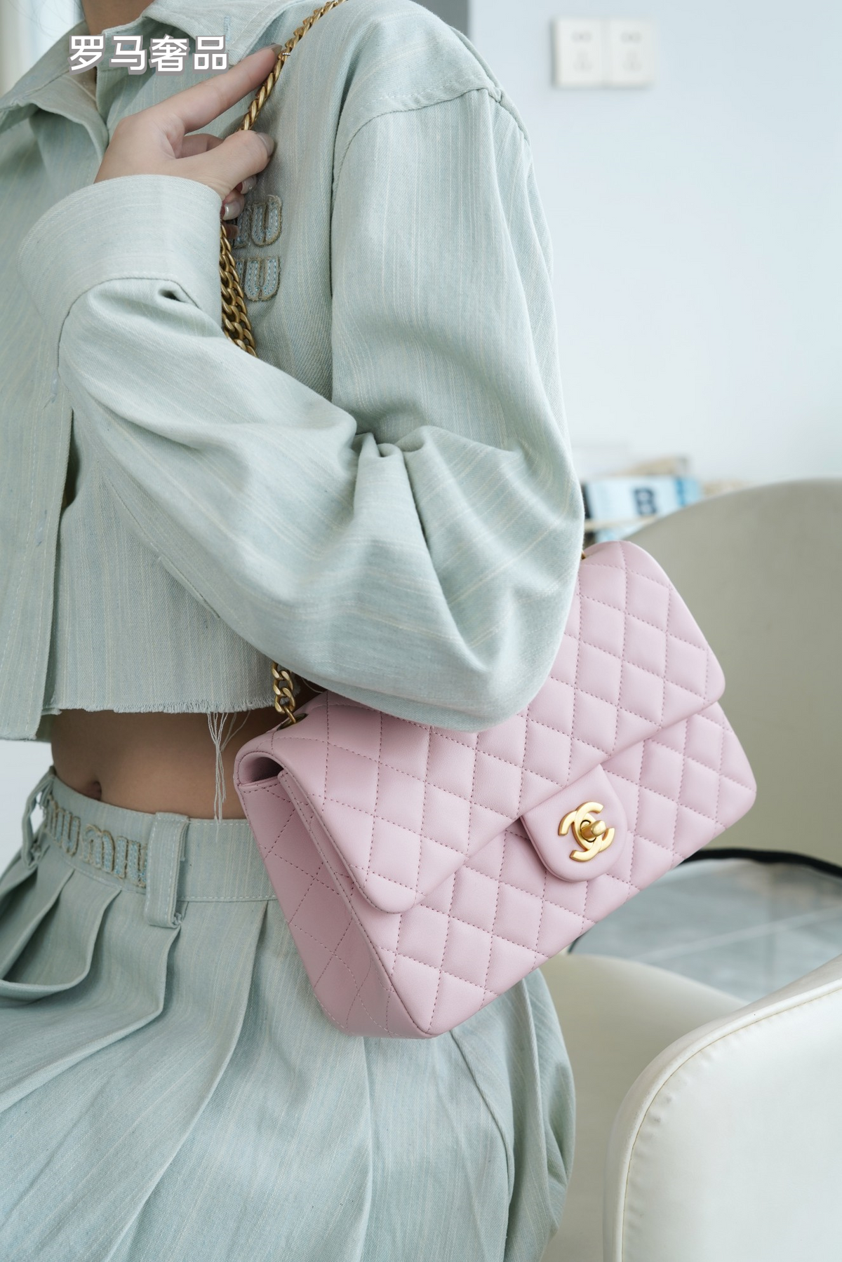 Pink Quilted Flap Bag with Gold-Tone Chain and Logo - Blue Tanzon